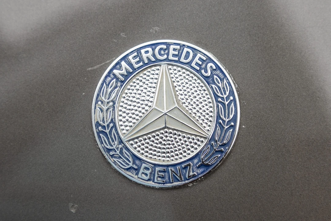 1987 Mercedes-Benz R107 SL-Class - Image 28 of 31
