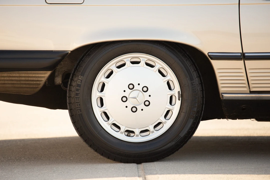 1988 Mercedes-Benz R107 SL-Class - Image 25 of 31