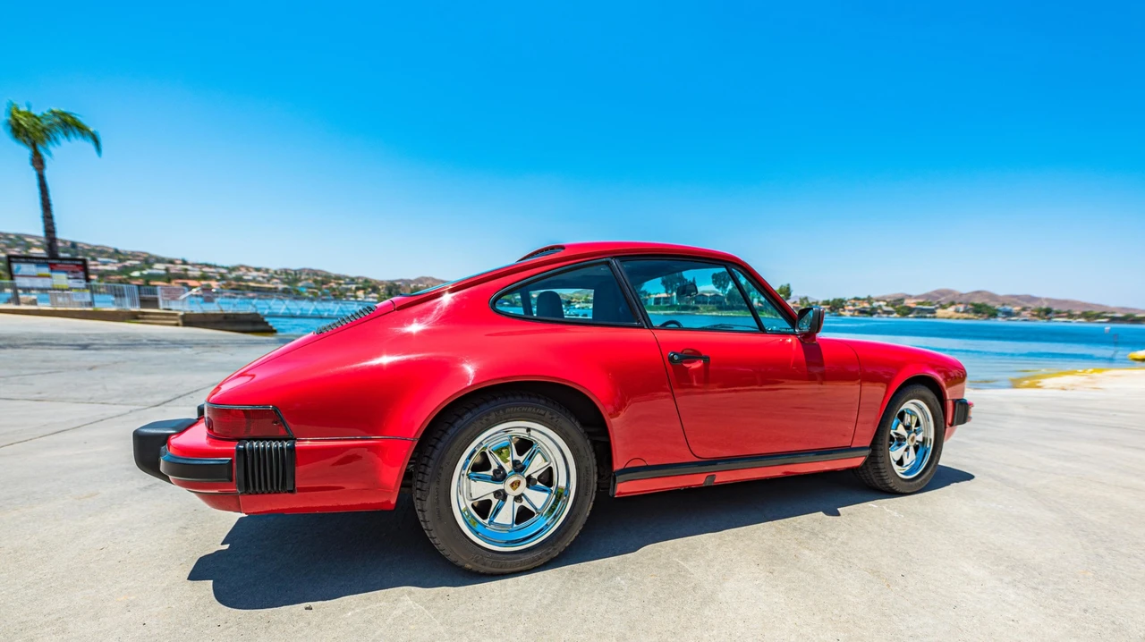 1988 Porsche 911 Carrera 3.2 - Image 14 of 31