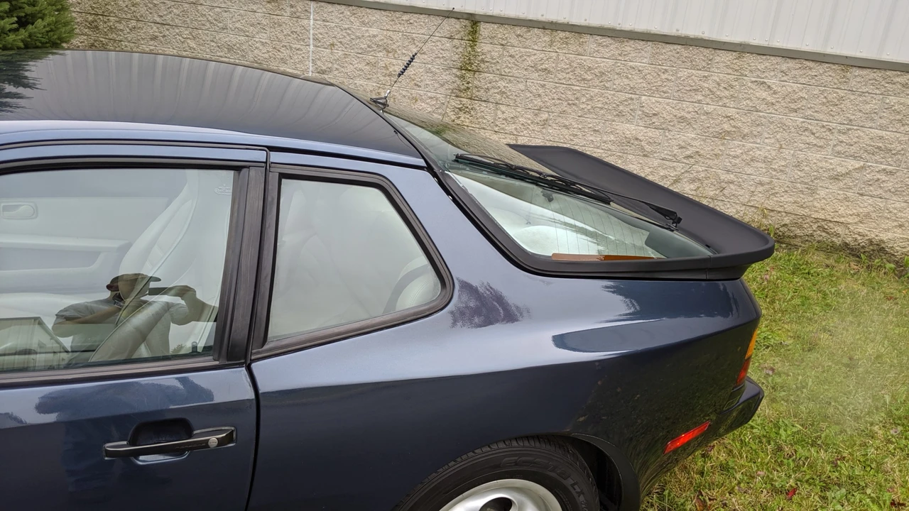 1988 Porsche 944 - Image 25 of 31