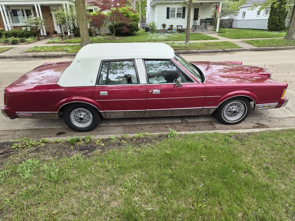 1989 Lincoln Town Car - Image 13 of 31