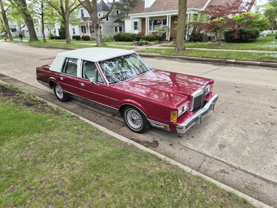 1989 Lincoln Town Car - Image 15 of 31