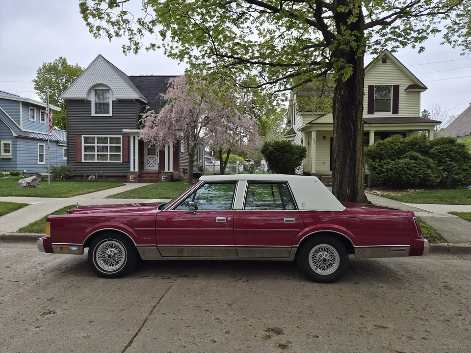 1989 Lincoln Town Car - Image 6 of 31