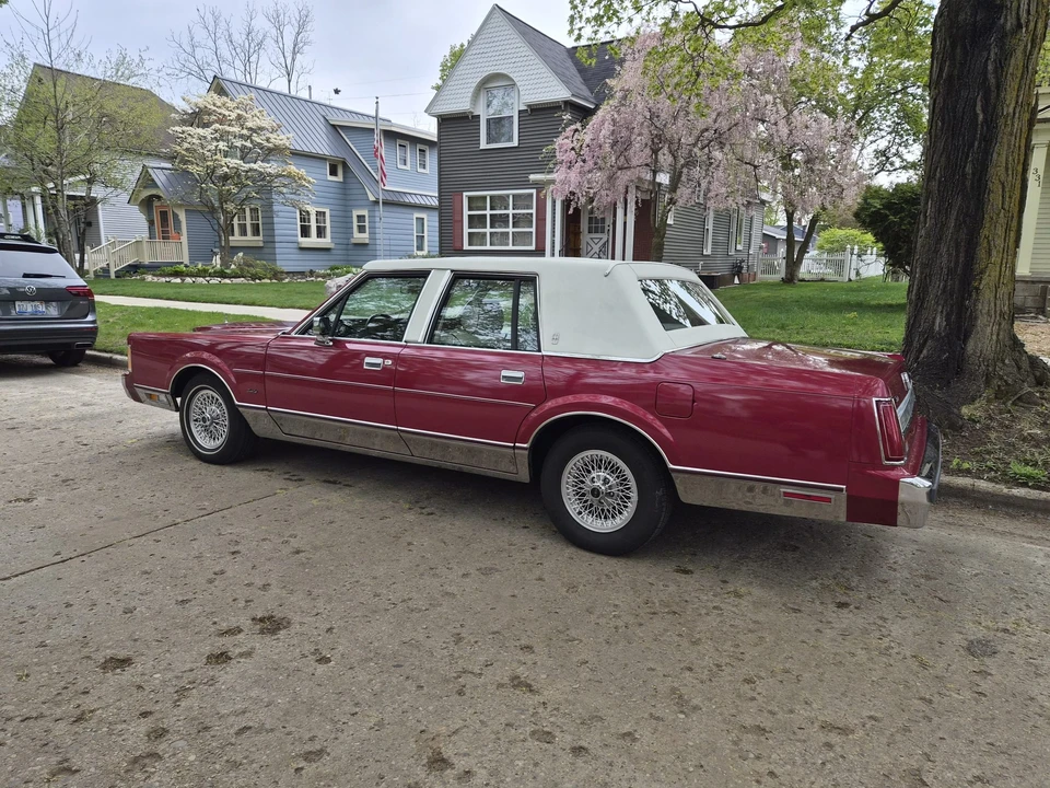 1989 Lincoln Town Car - Image 10 of 31