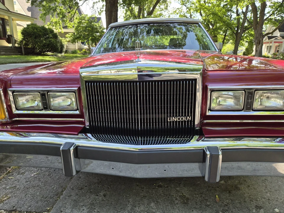 1989 Lincoln Town Car - Image 22 of 31