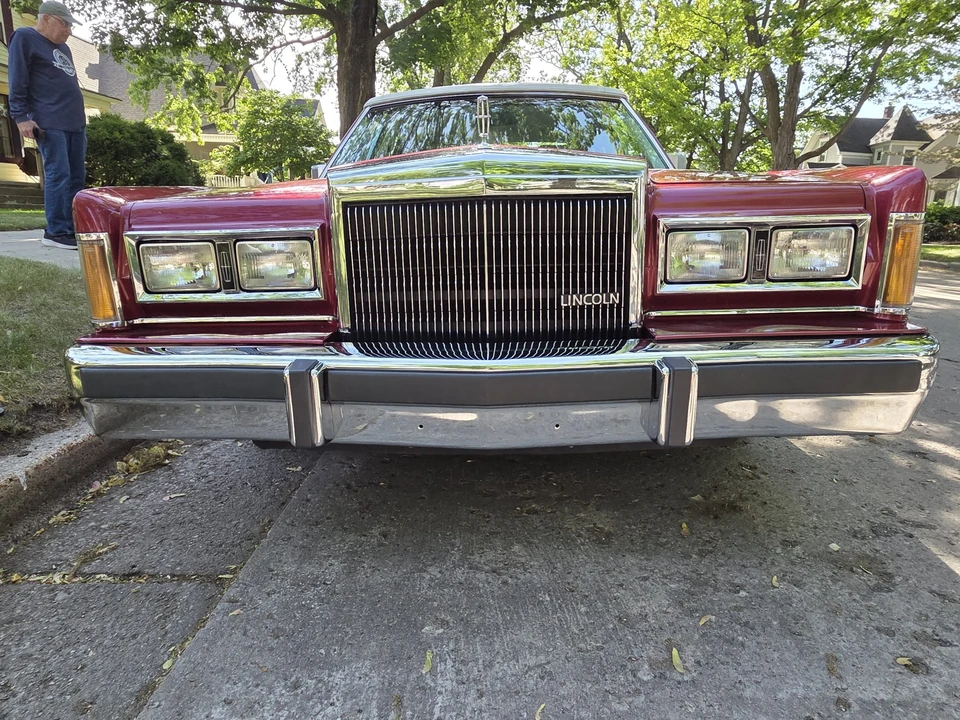1989 Lincoln Town Car - Image 20 of 31