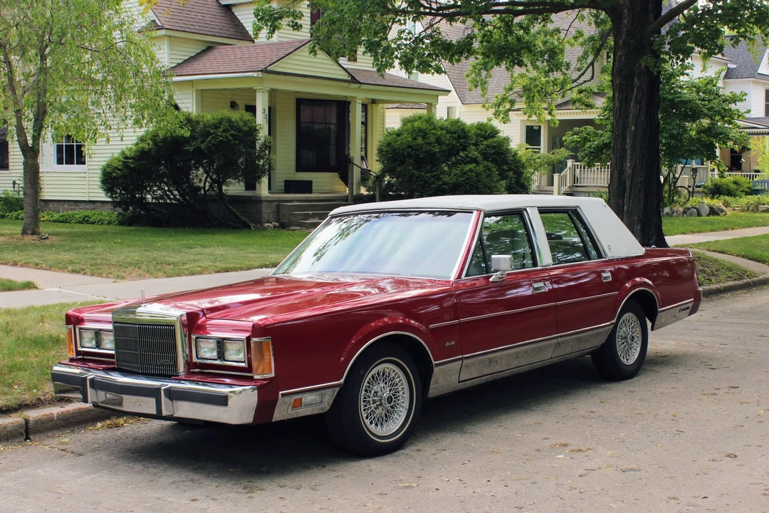 1989 Lincoln Town Car - Image 3 of 31