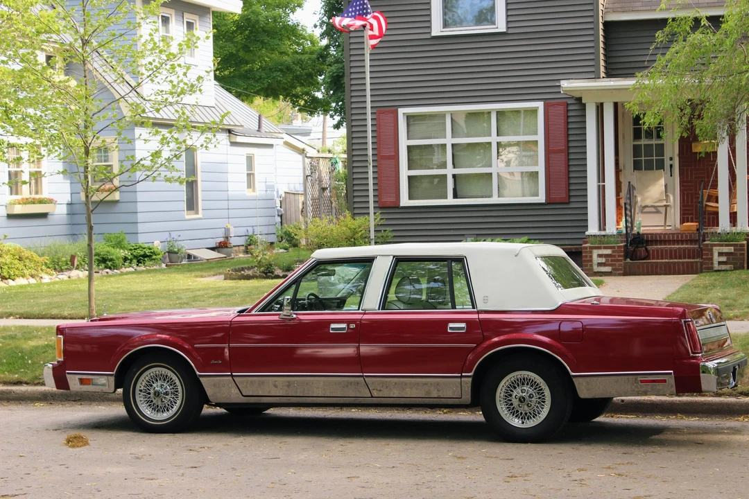 1989 Lincoln Town Car - Image 9 of 31