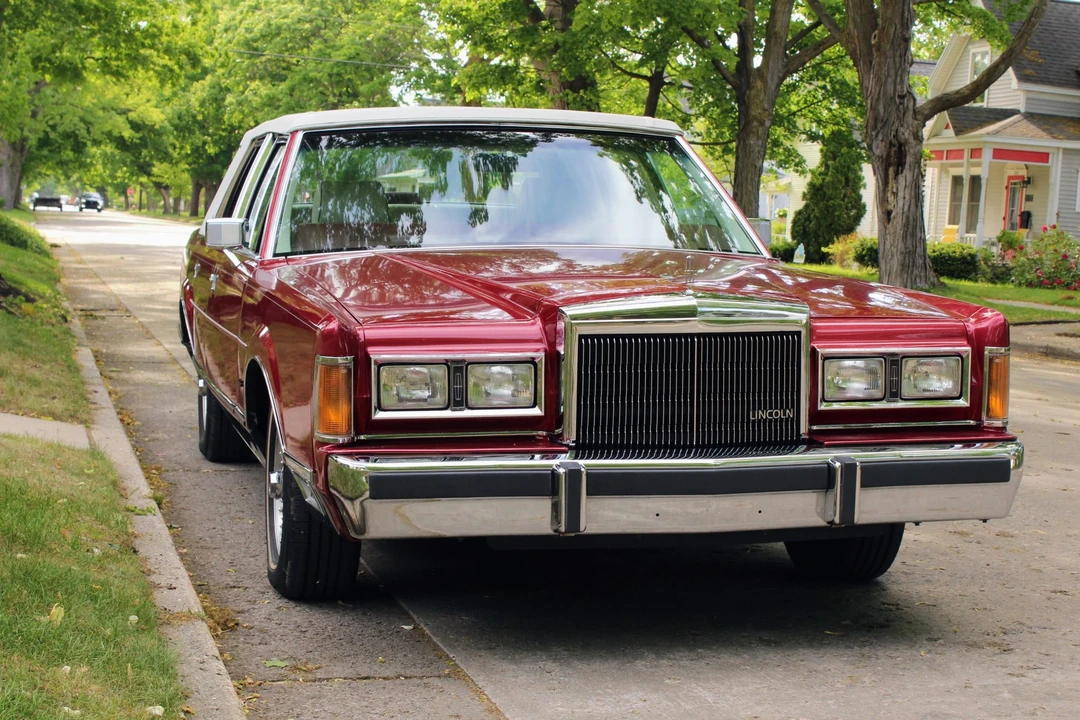 1989 Lincoln Town Car - Image 17 of 31