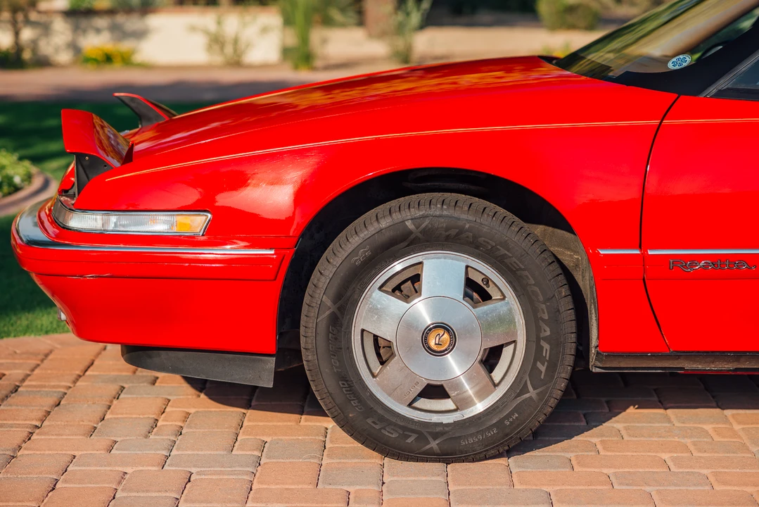 1990 Buick Reatta - Image 28 of 31