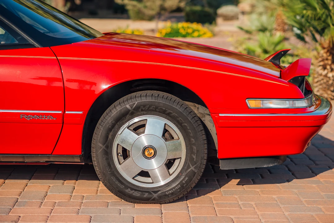 1990 Buick Reatta - Image 27 of 31