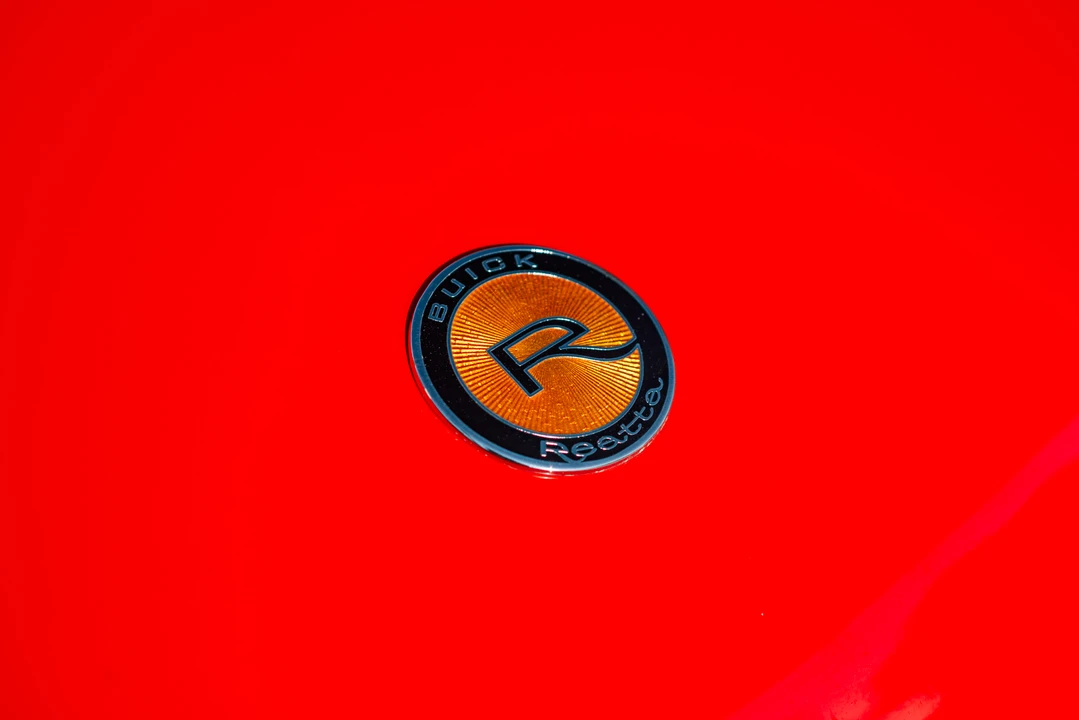 1990 Buick Reatta - Image 18 of 31