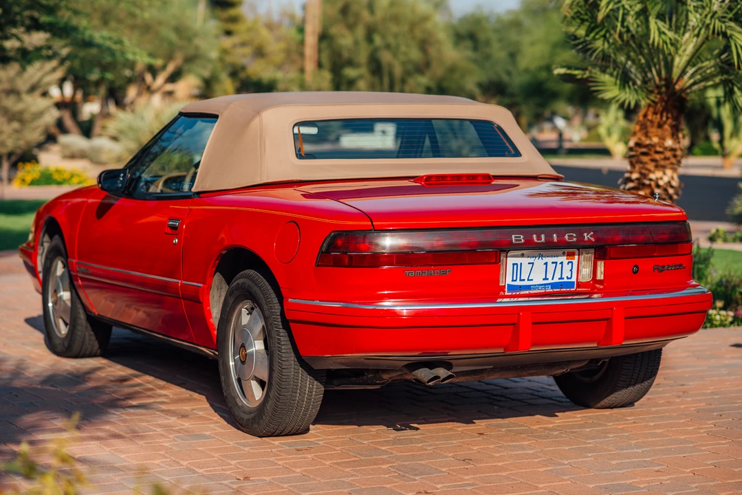 1990 Buick Reatta - Image 3 of 31