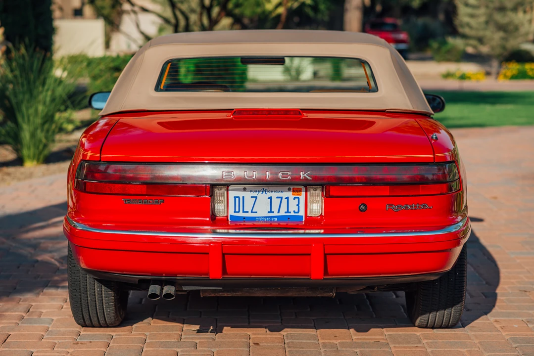 1990 Buick Reatta - Image 4 of 31