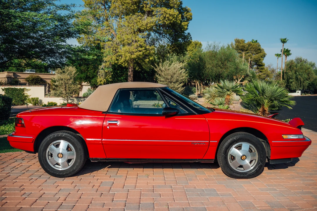 1990 Buick Reatta - Image 7 of 31