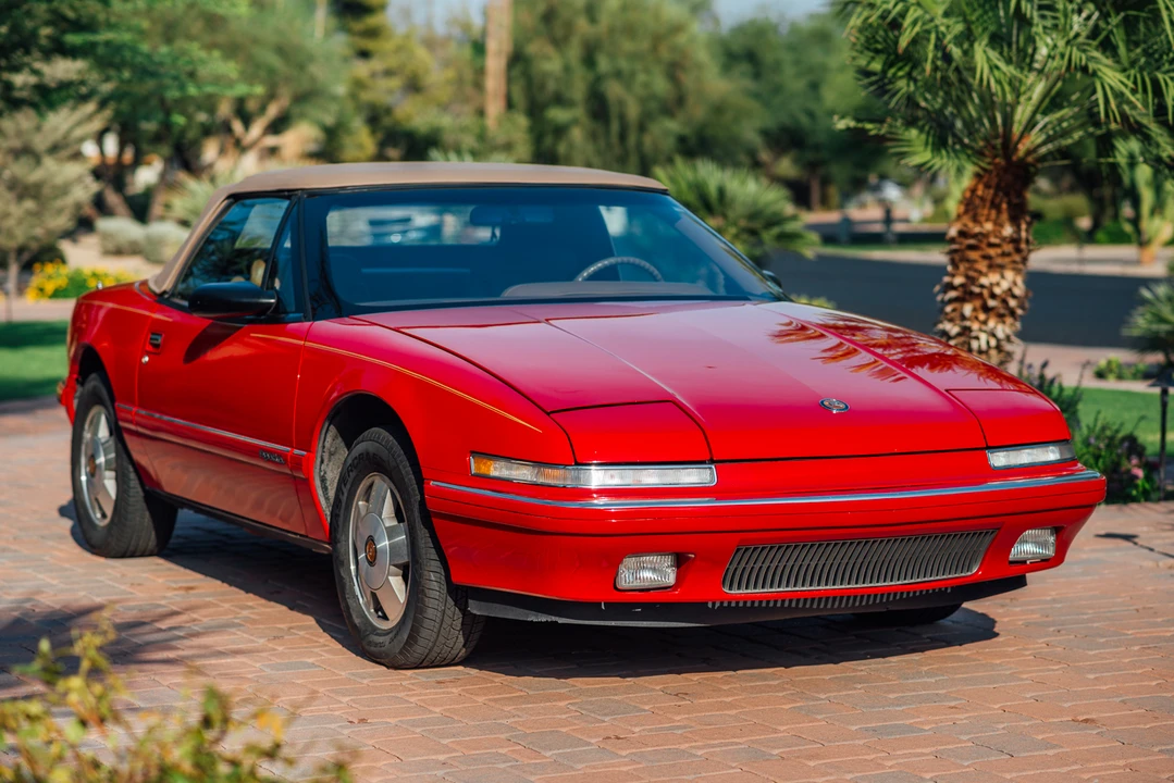 1990 Buick Reatta - Image 8 of 31