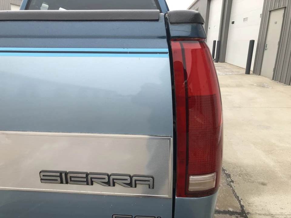 1990 GMC Sierra 1st Gen - Image 25 of 31
