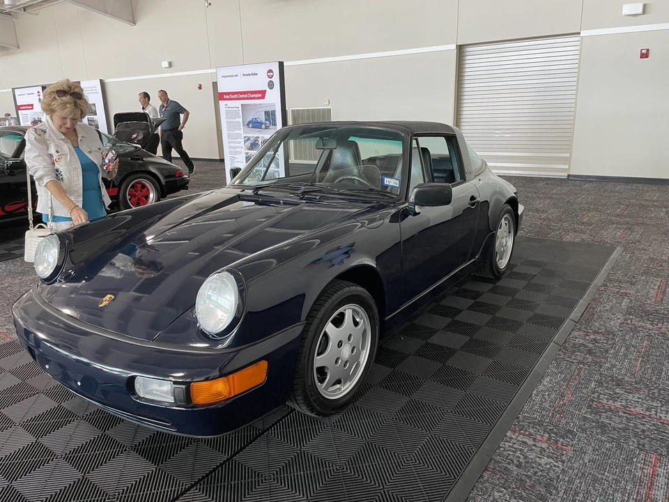1990 Porsche 964 Carrera 4 - Image 11 of 31