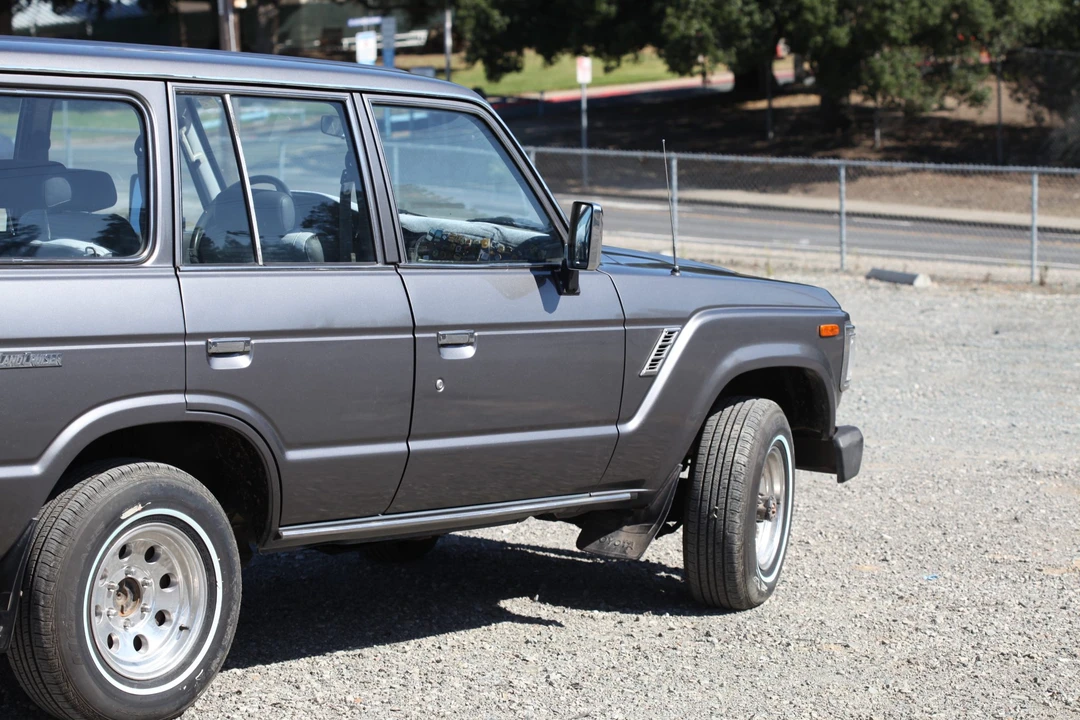 1990 Toyota J60 Land Cruiser - Image 16 of 31
