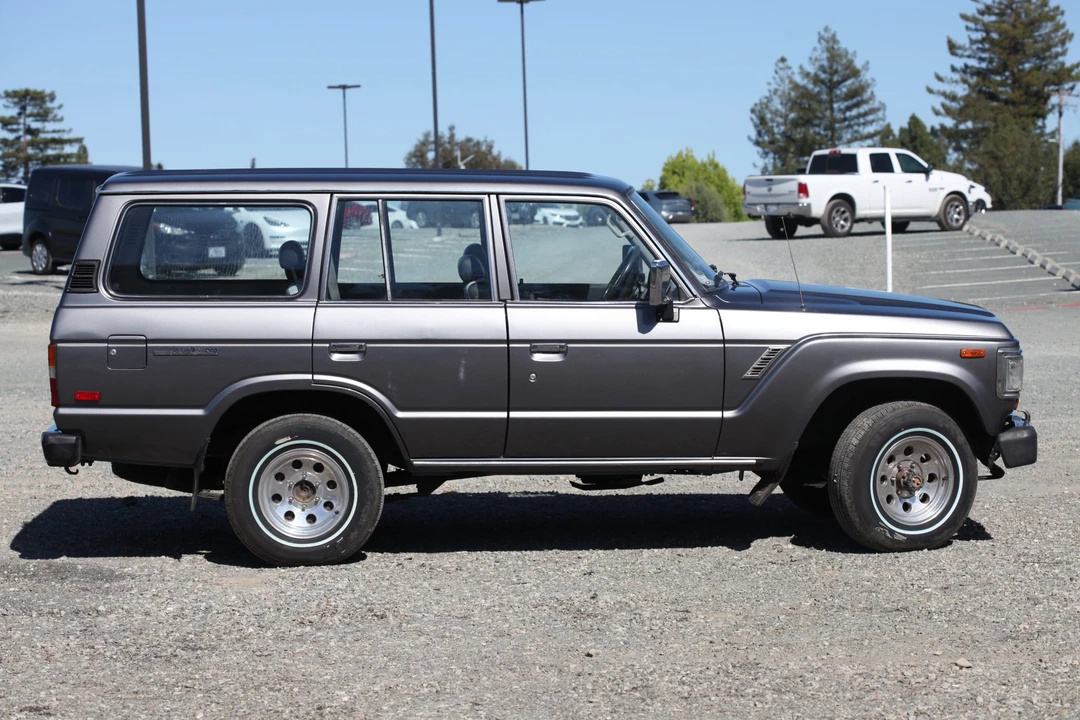1990 Toyota J60 Land Cruiser - Image 9 of 31