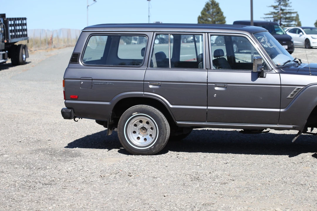 1990 Toyota J60 Land Cruiser - Image 18 of 31