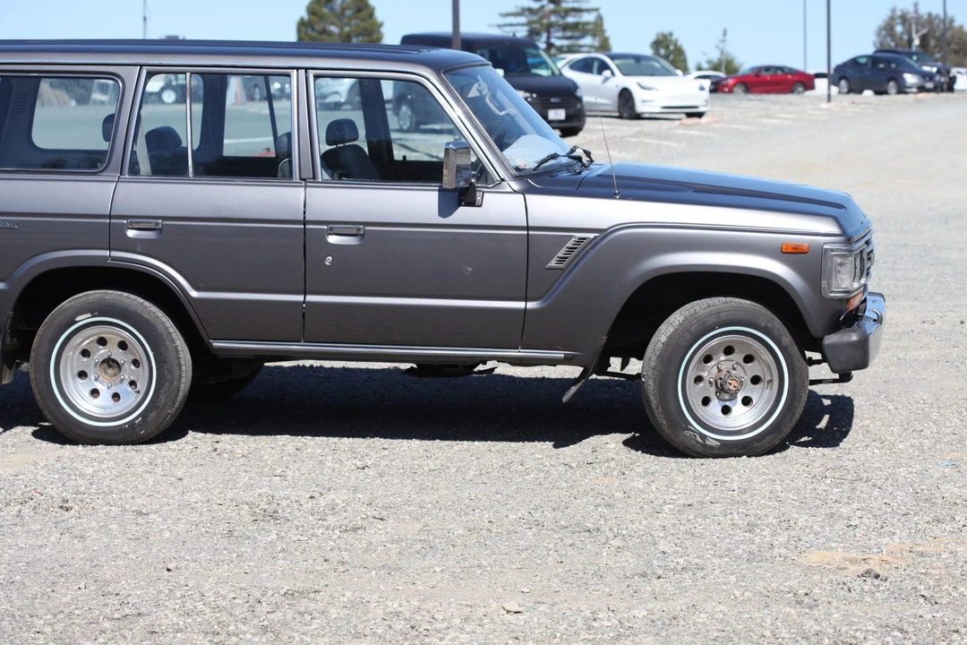 1990 Toyota J60 Land Cruiser - Image 17 of 31