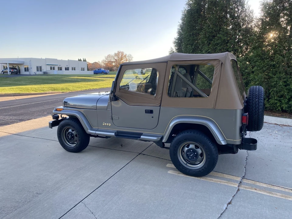 1991 Jeep YJ Wrangler - Image 15 of 31