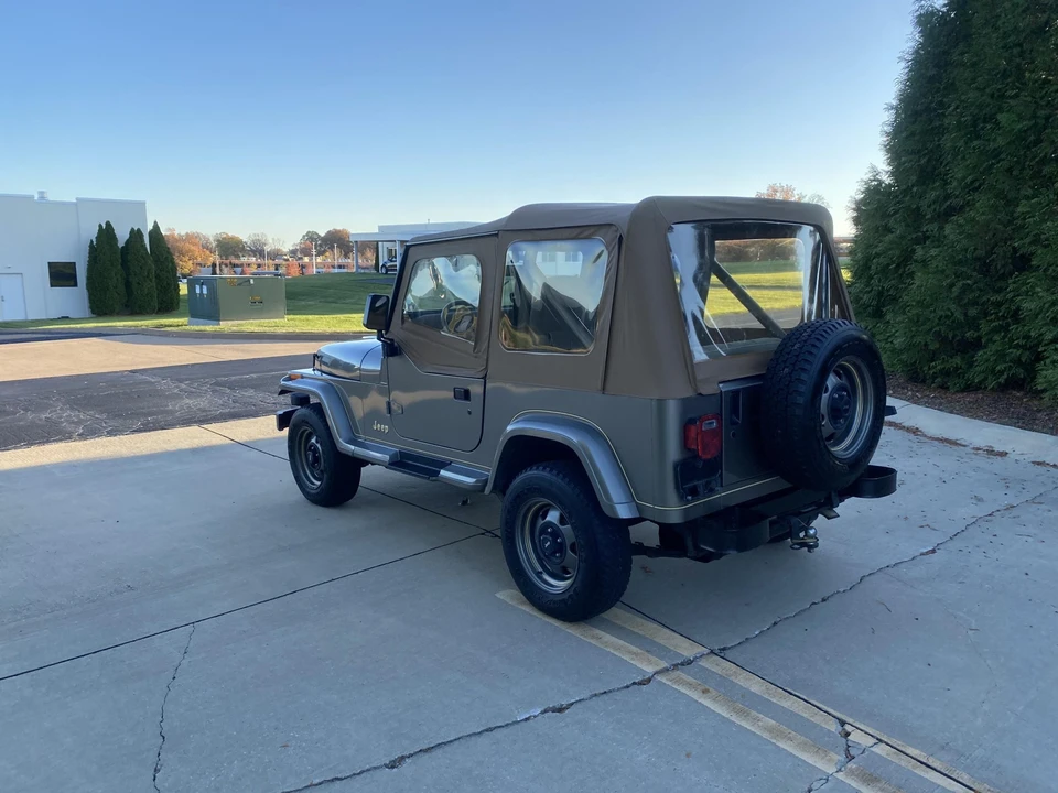 1991 Jeep YJ Wrangler - Image 14 of 31