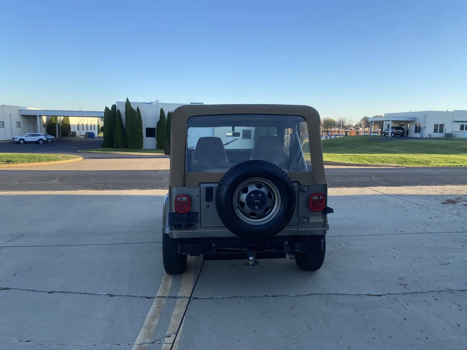 1991 Jeep YJ Wrangler - Image 12 of 31