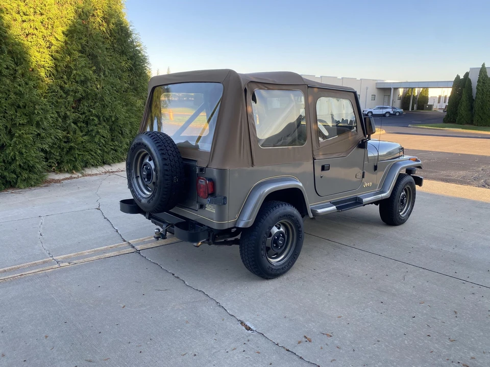 1991 Jeep YJ Wrangler - Image 10 of 31