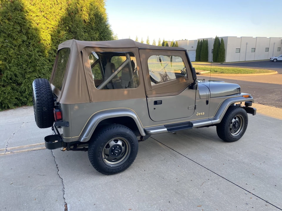 1991 Jeep YJ Wrangler - Image 9 of 31