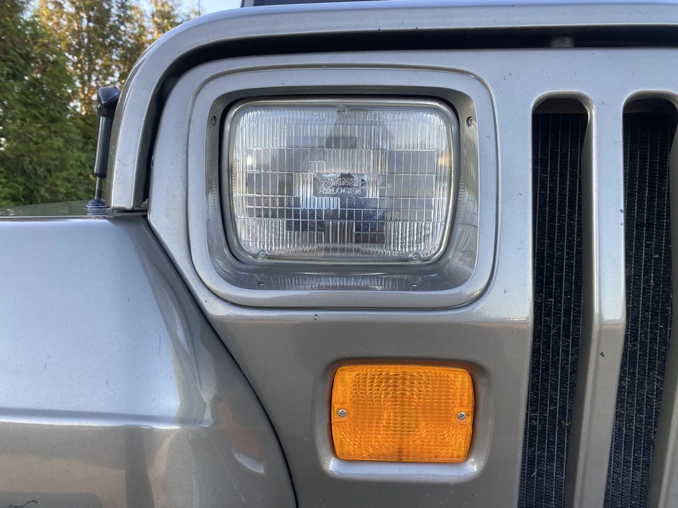 1991 Jeep YJ Wrangler - Image 25 of 31