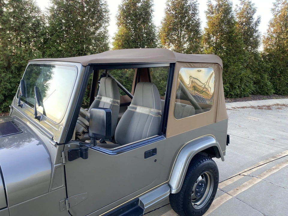 1991 Jeep YJ Wrangler - Image 22 of 31