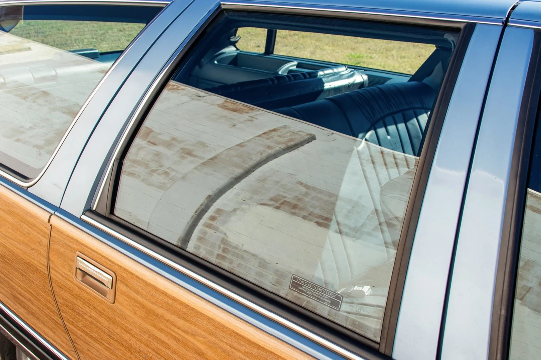 1993 Buick Roadmaster - Image 27 of 31