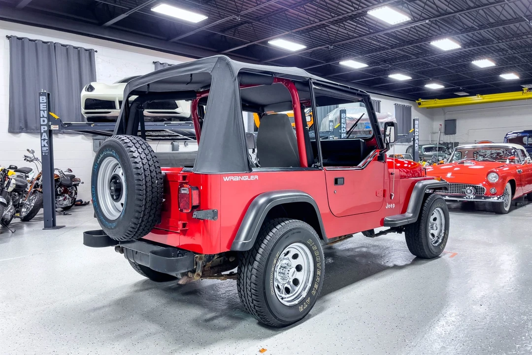1993 Jeep YJ Wrangler - Image 16 of 31