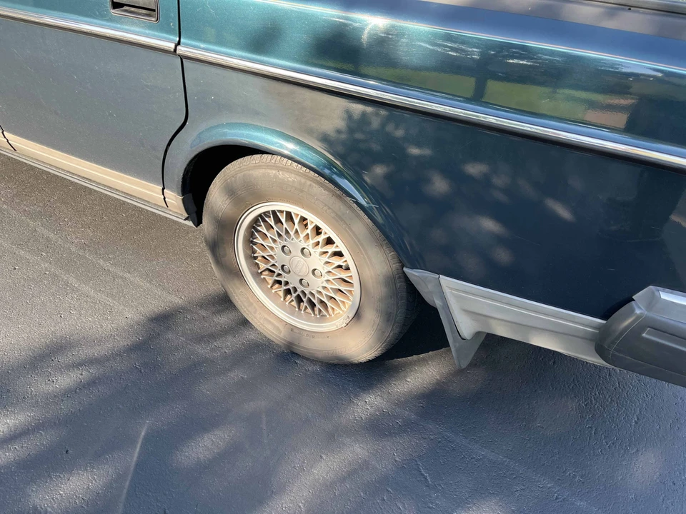 1993 Volvo 245 - Image 11 of 31
