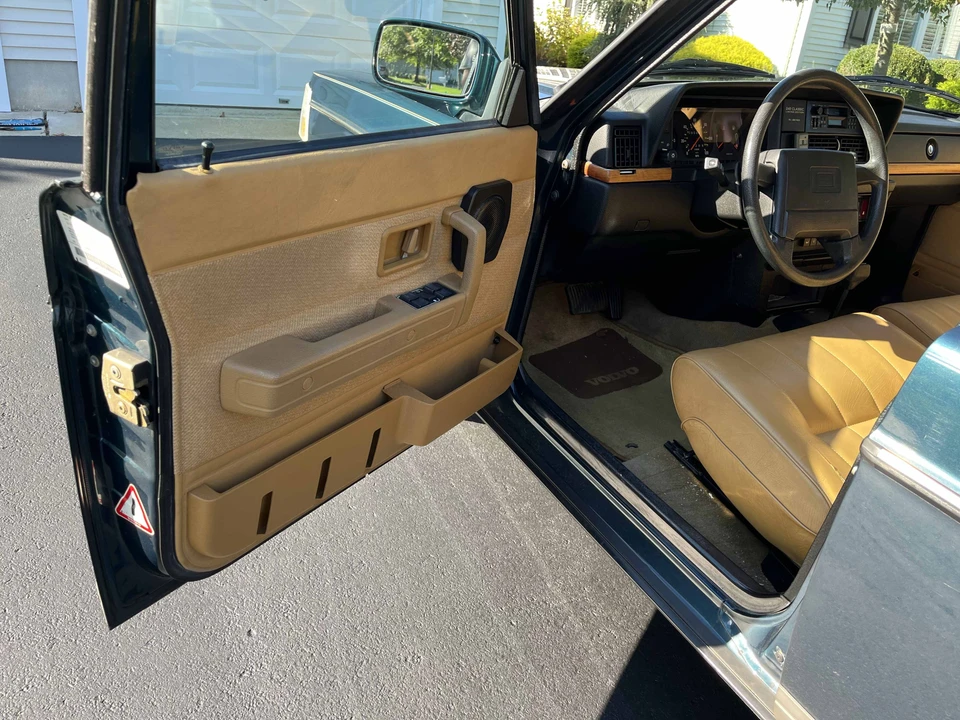 1993 Volvo 245 - Image 15 of 31