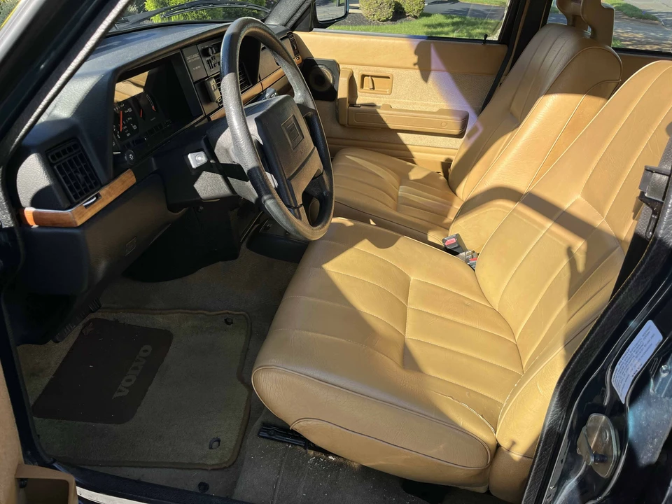 1993 Volvo 245 - Image 16 of 31