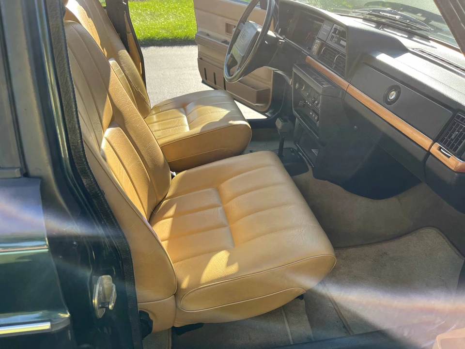 1993 Volvo 245 - Image 18 of 31