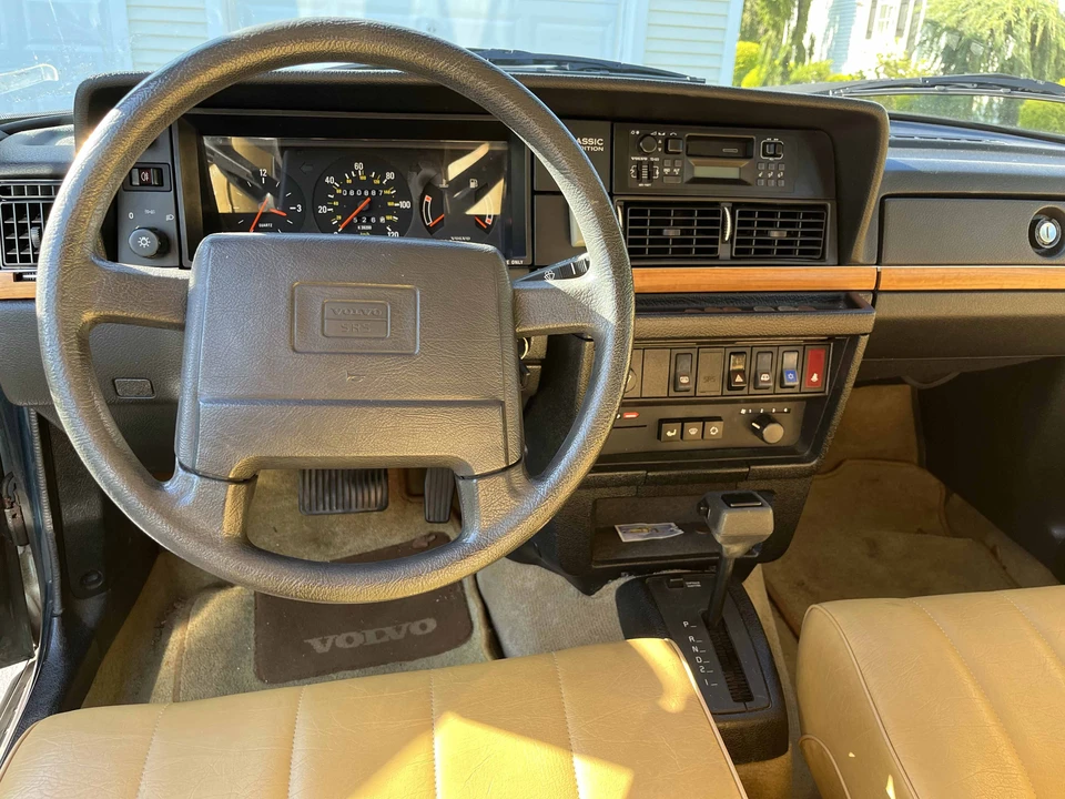 1993 Volvo 245 - Image 23 of 31