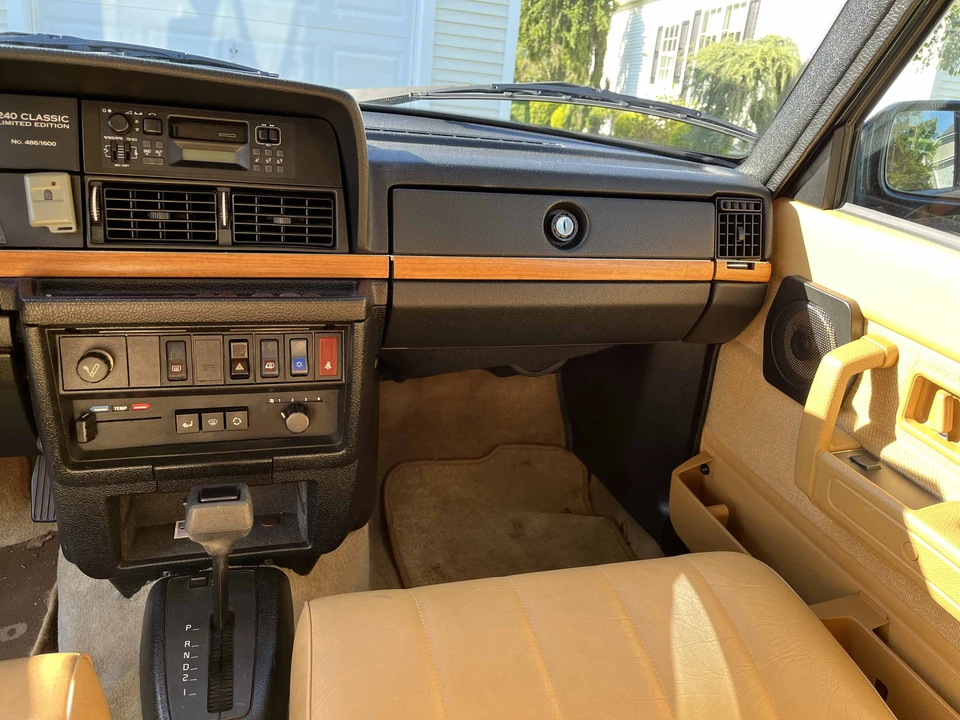 1993 Volvo 245 - Image 24 of 31