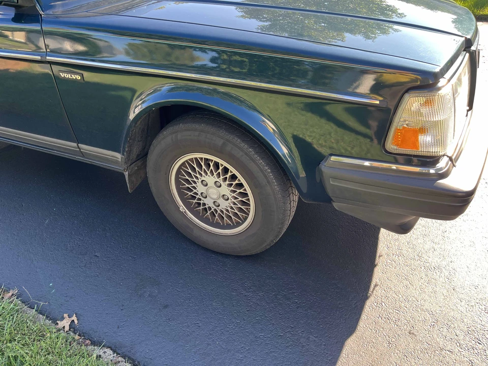 1993 Volvo 245 - Image 9 of 31