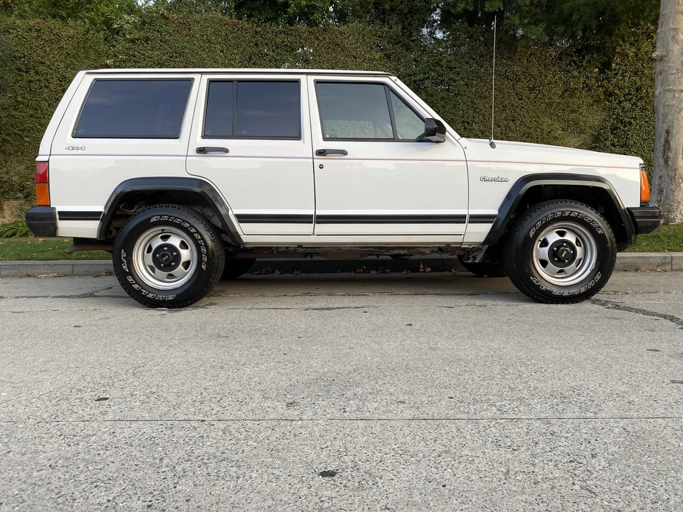 1995 Jeep XJ Cherokee - Image 12 of 31