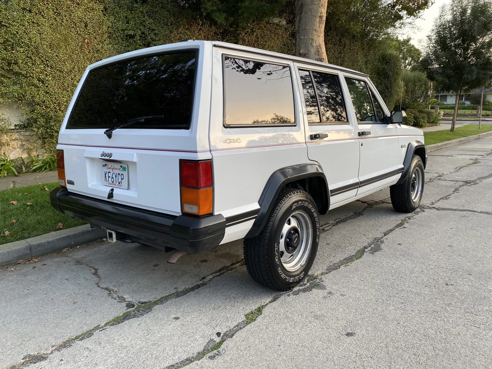 1995 Jeep XJ Cherokee - Image 14 of 31