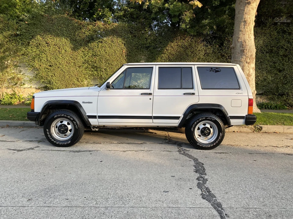 1995 Jeep XJ Cherokee - Image 19 of 31