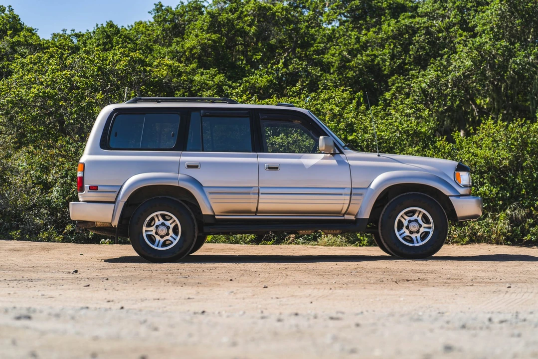 1997 Lexus LX 1st Gen - Image 26 of 31