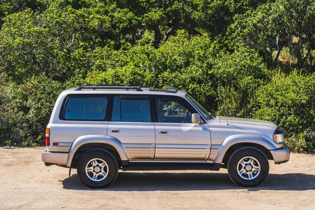 1997 Lexus LX 1st Gen - Image 25 of 31