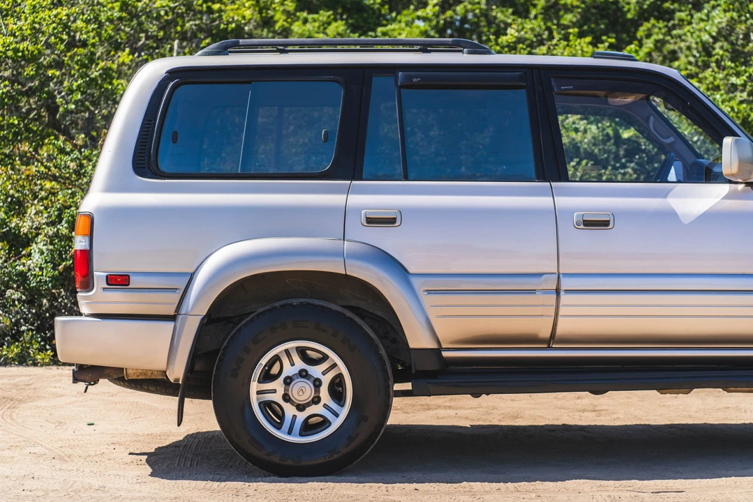 1997 Lexus LX 1st Gen - Image 30 of 31