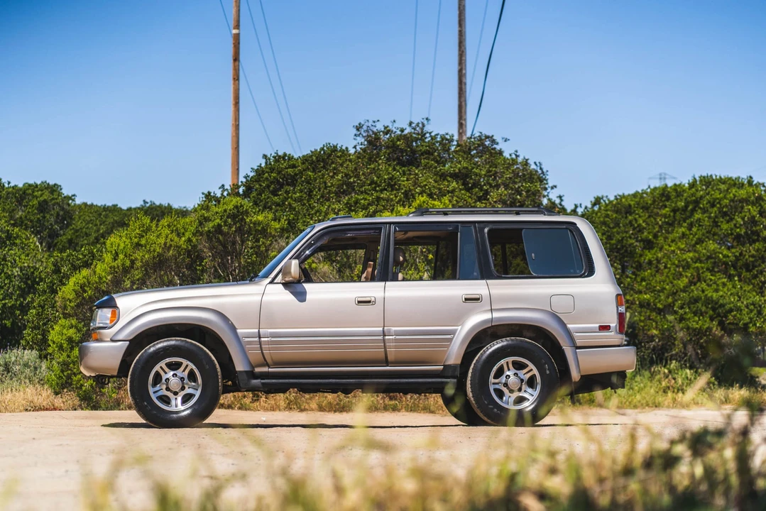 1997 Lexus LX 1st Gen - Image 11 of 31