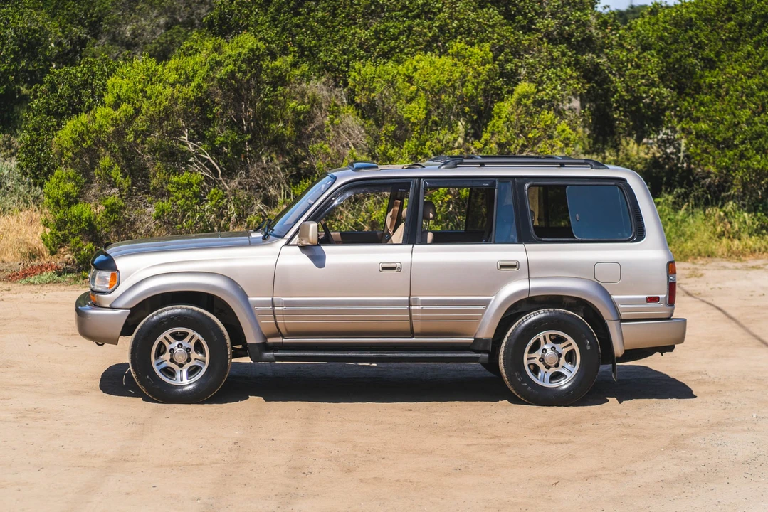 1997 Lexus LX 1st Gen - Image 12 of 31